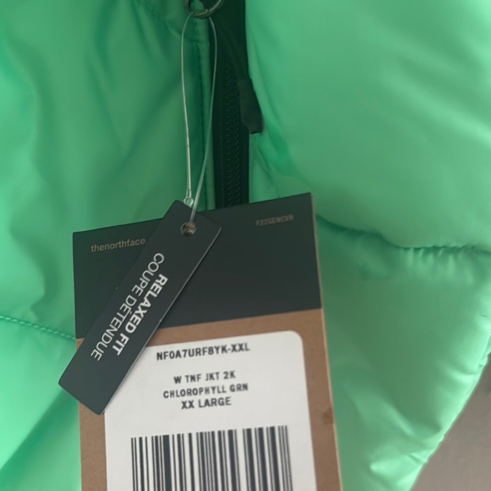 BNWT Women’s the north face puffer jacket green xxl RARE COLOR,  RELAXED FIT - Picture 4 of 7